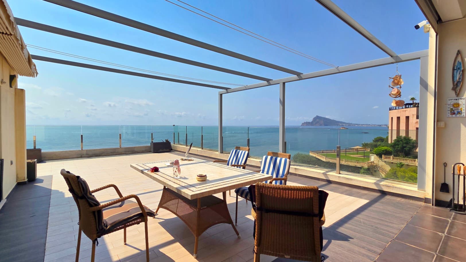 Excepcional ático en primera línea de mar en Altea Mascarat en la Costa Blanca.