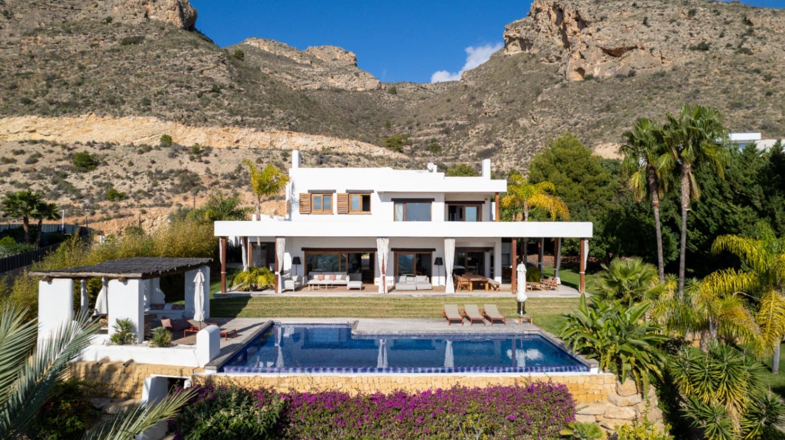 Villa de lujo estilo Ibizenco en venta en Finestrat, Sierra Cortina