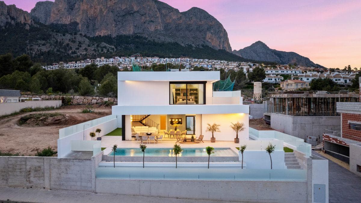 Villa de obra nueva en Polop de la Marina