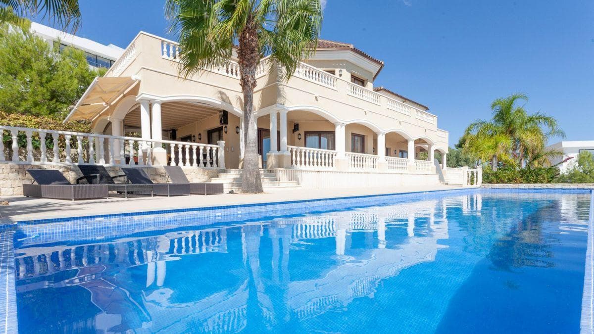 Magnífica y espaciosa villa mediterránea con vistas panorámicas al mar en Calpe