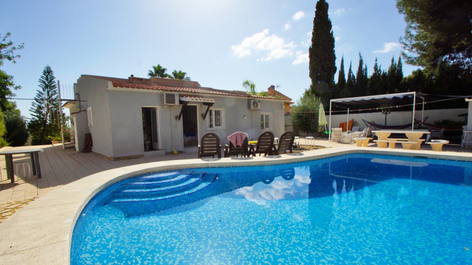 Hermosa casa de una planta con piscina en Alfaz del Pi