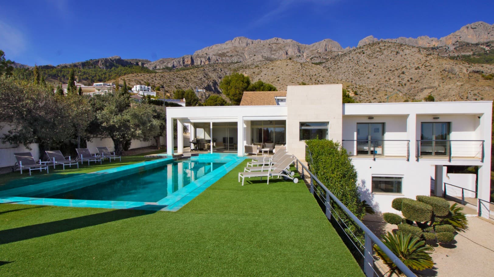 Moderna villa en Altea la Vella con vistas al mar en un terreno de 2.000 m² en venta