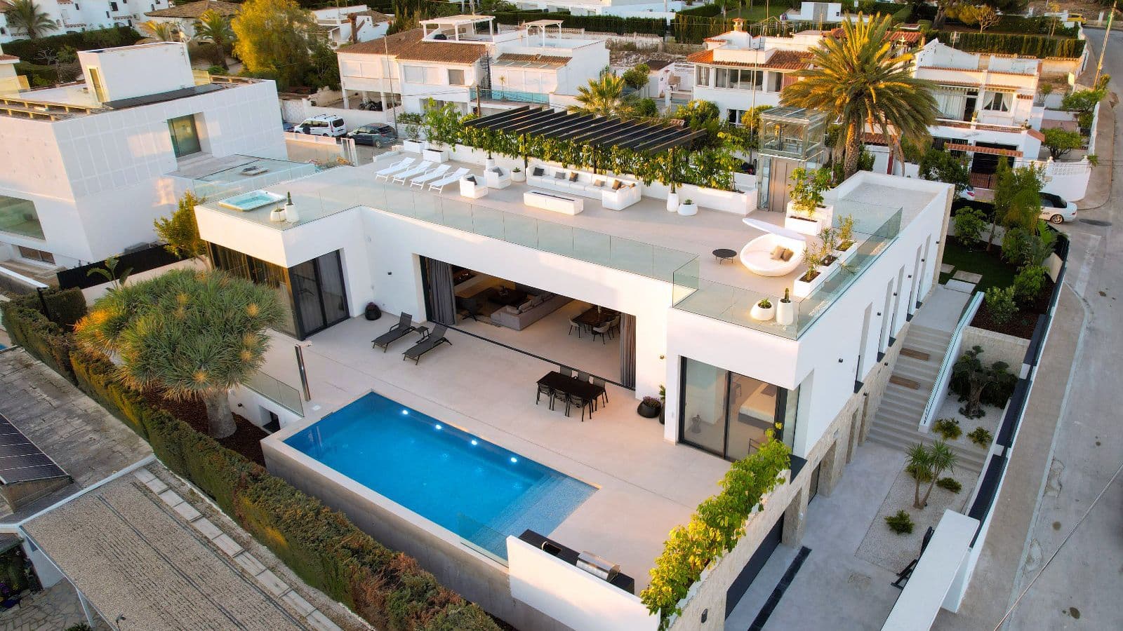 Villa moderna de lujo en Albir en venta, obra nueva con vistas al mar