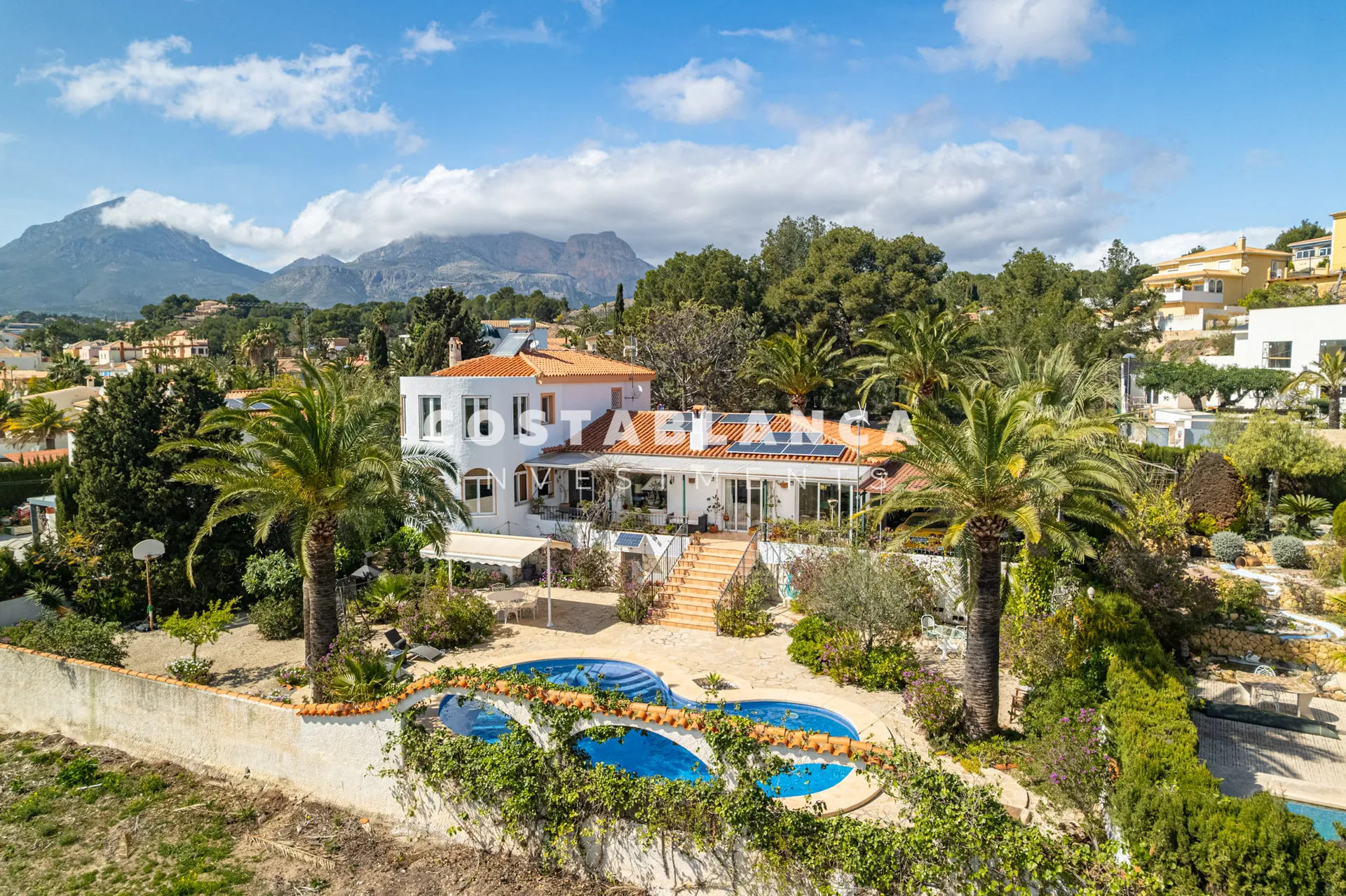Large Family Villa with Sea Views and Solar Panels for Sale in Alfaz del Pi