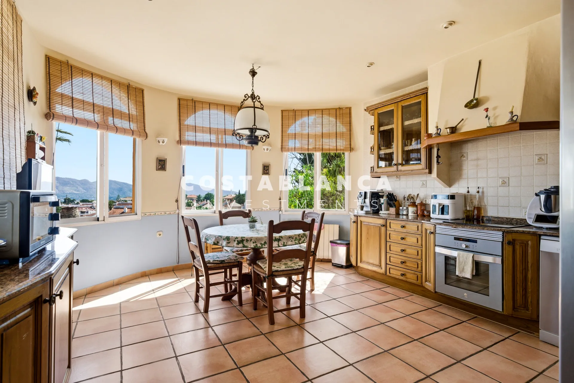 Large Family Villa con vistas al mar y Solar Panels en venta en Alfaz del Pi - 2