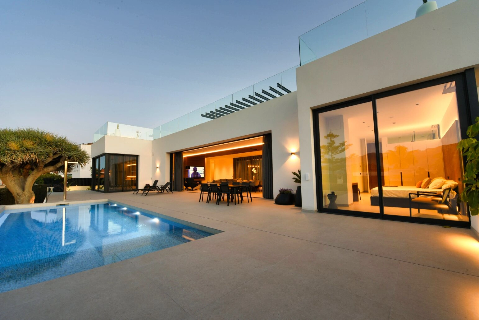 Luxury modern villa with sea views and close to the beach in El Albir
